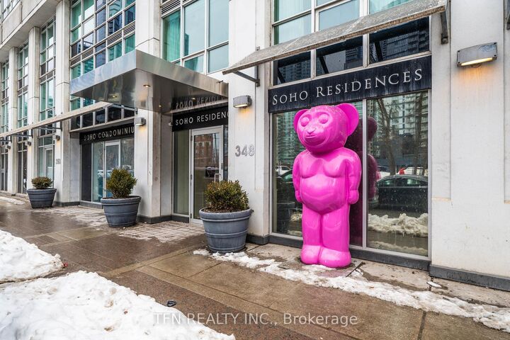 350 Wellington Street W M22 — photo 1