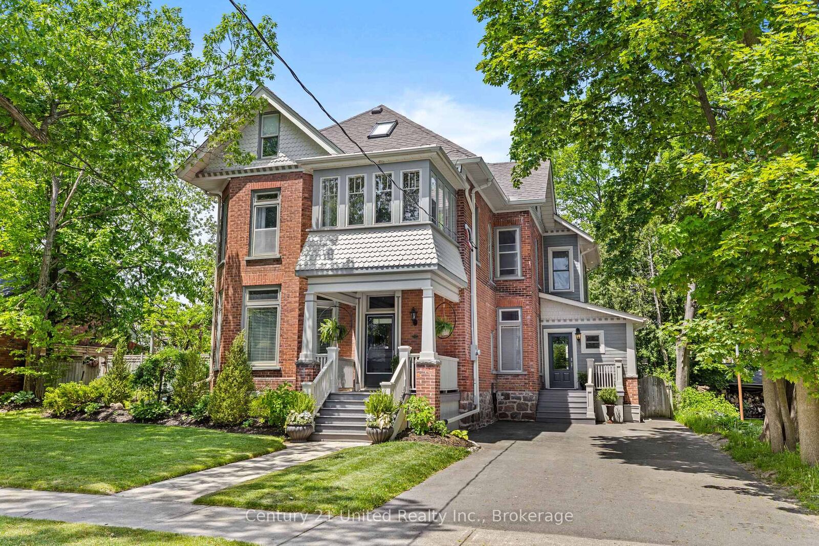 Property Photo: 186 Aberdeen Avenue ON K9H 4W8