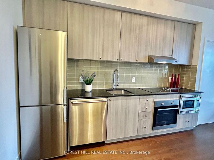 Property Photo: 7 Kenaston Garden 716 ON M2K 1G7
