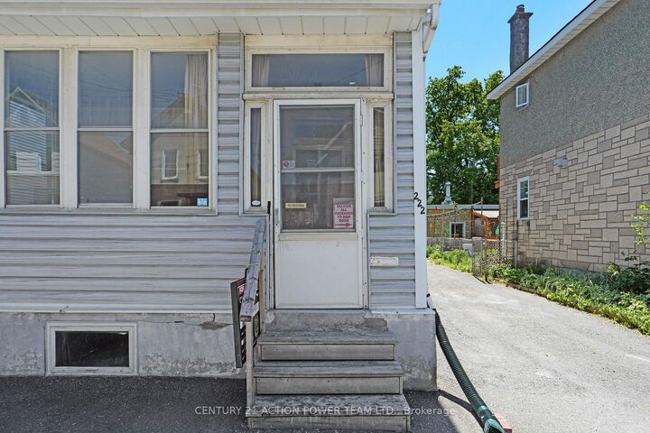 Property Photo: 222 Montfort Street ON K1L 5P4