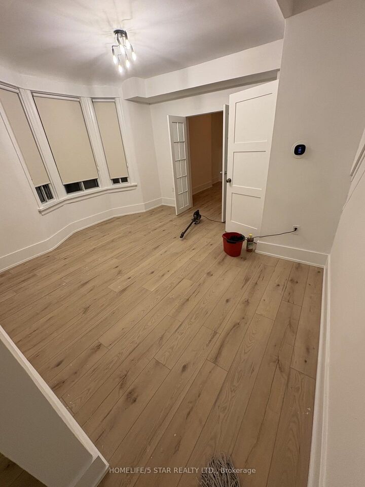 Property Photo: 225 Grace Street ON M6G 3A7