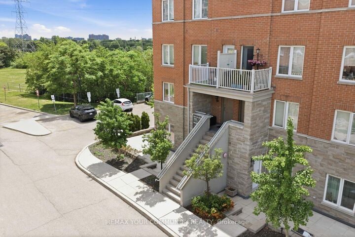 Property Photo:  35 Richgrove Drive 204  ON M9R 0A3 