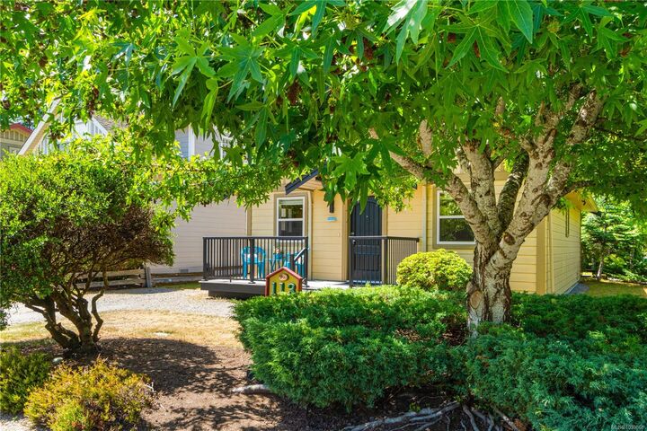 Property Photo: 1080 Resort Dr #113 BC V9P 2E3