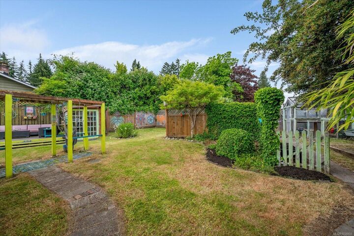 Property Photo:  129 Meridian Way #1  BC V9P 1L3 