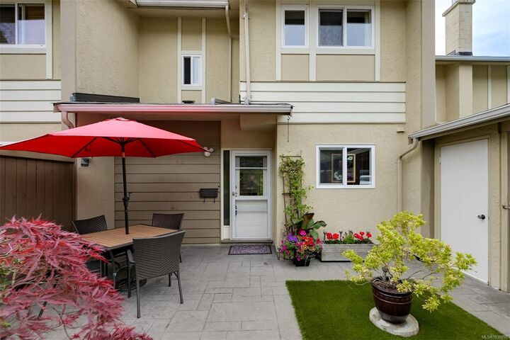 Property Photo: 3981 Nelthorpe St #11 BC V8X 3Z2