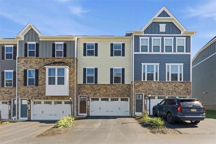 Property Photo:  7402 Chestnut Way  PA 15044 