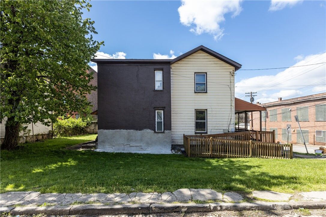 Property Photo: 1008 Coal St PA 15221