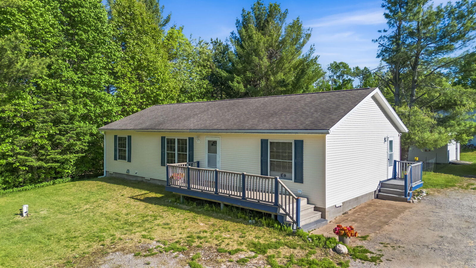 Property Photo: 3079 Parrotts Pointe Road MI 49749