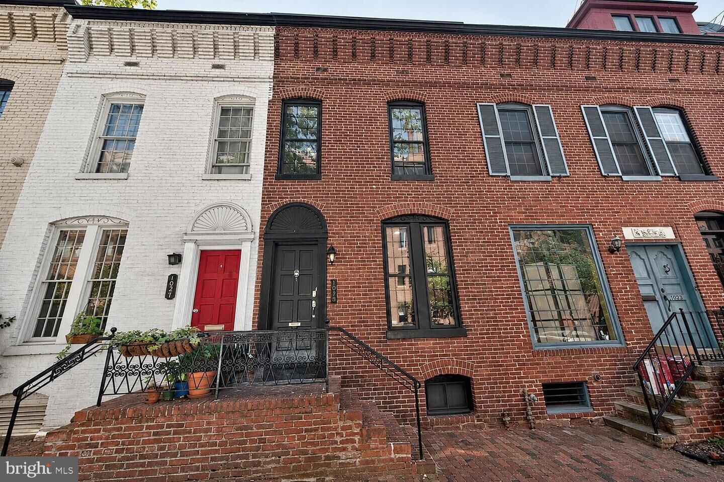 Property Photo:  1025 30th Street NW  DC 20007 