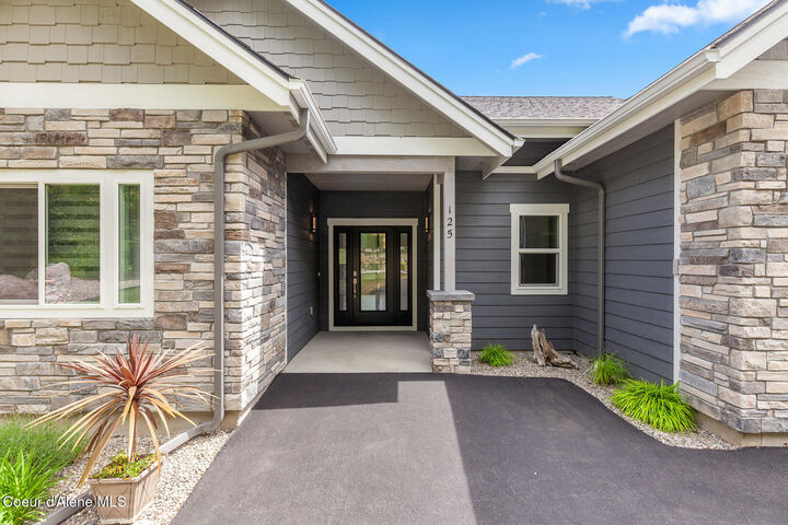 Property Photo:  125 Golfview Ln  ID 83864 