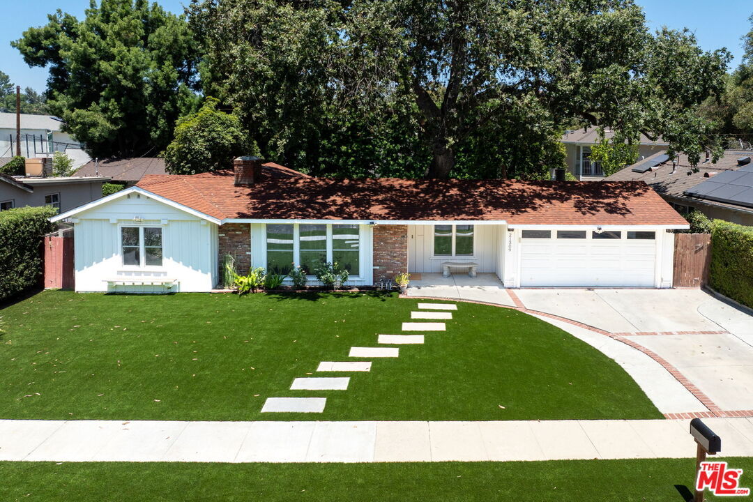 Property Photo:  21309 Ibanez Ave  CA 91364 