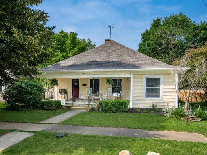 Property Photo: 207 N Oak Street OH 43140