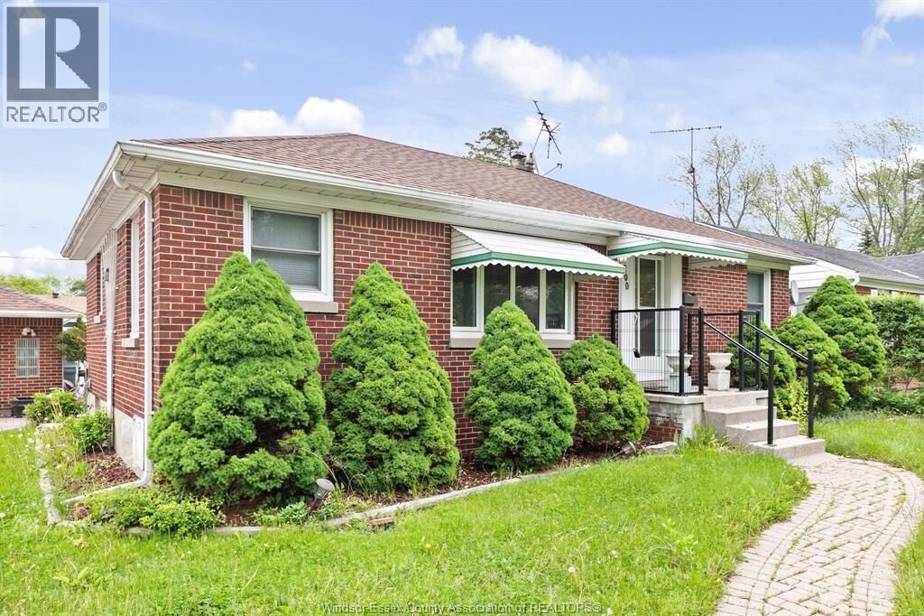 Property Photo: 3200 Longfellow Avenue Upper ON N9E 2L6