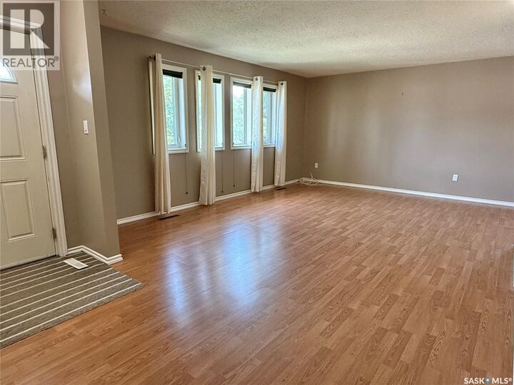 Property Photo:  125 2nd Street E  SK S0J 2M0 