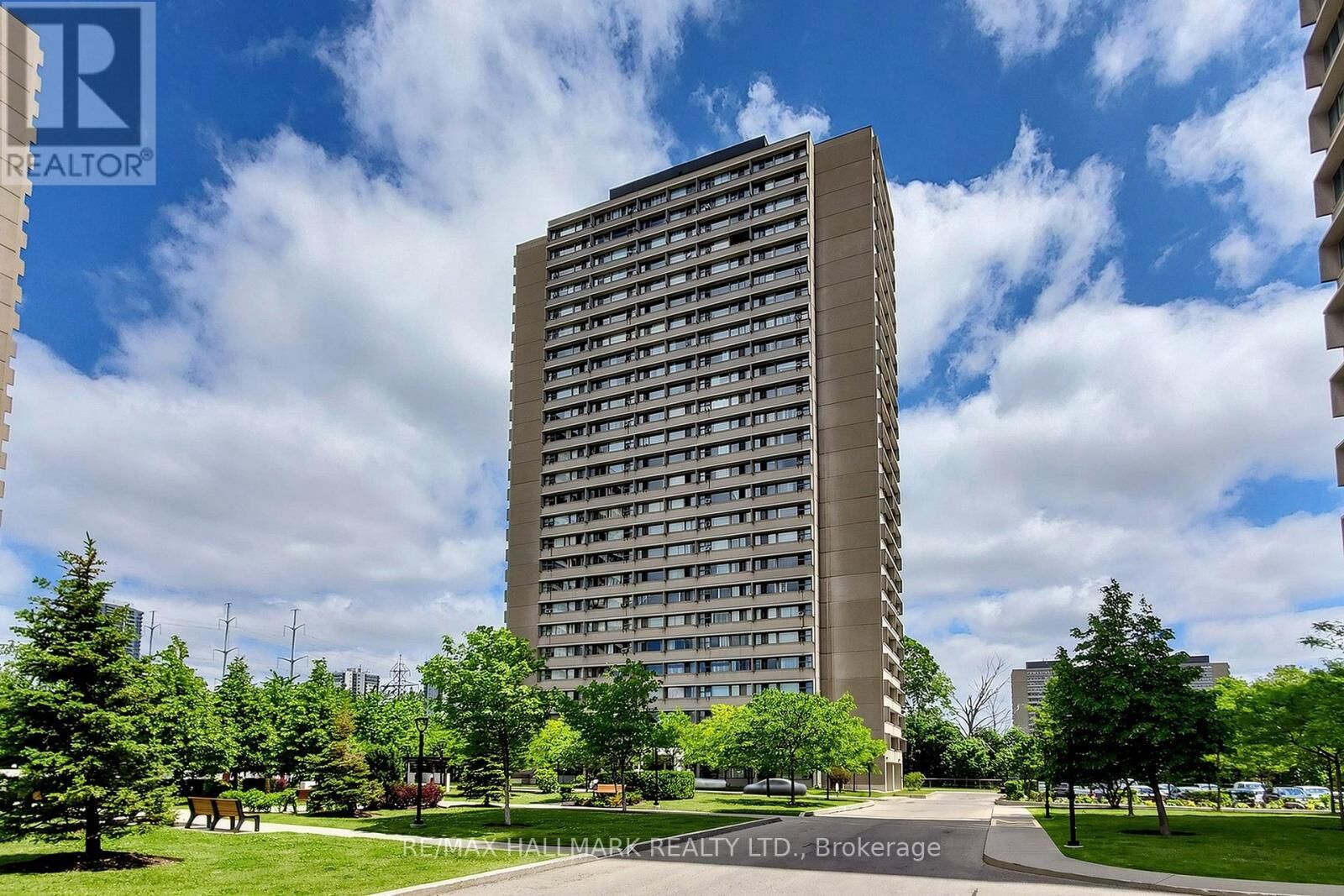 Property Photo: 725 Don Mills Road 1401 ON M3C 1S7