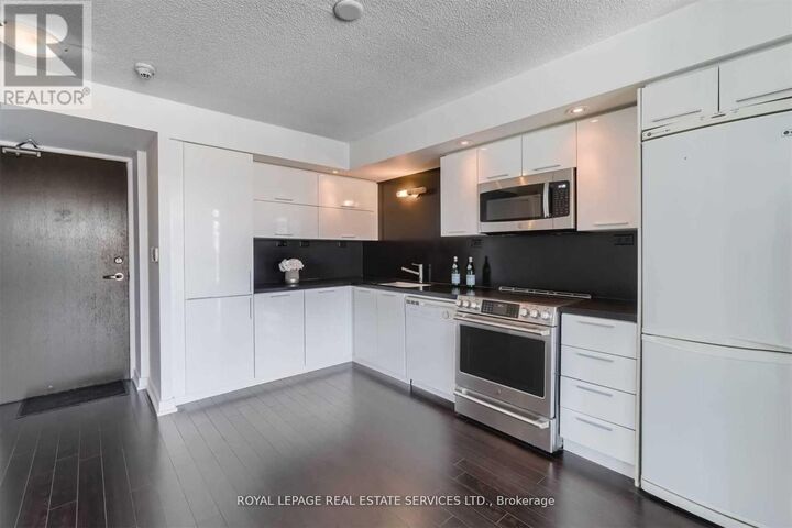 Property Photo:  25 Capreol Court 1105  ON M5V 3Z7 