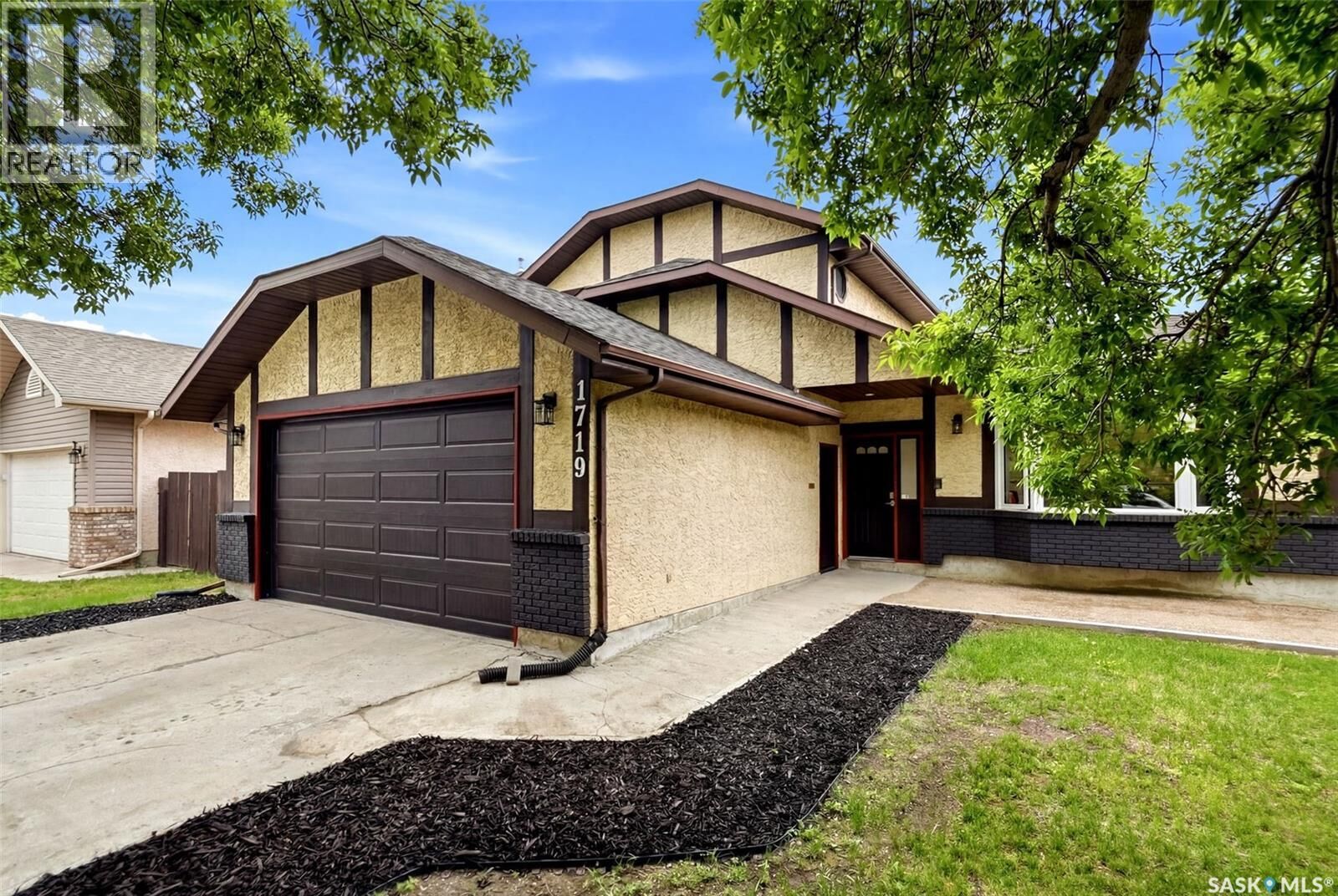 Property Photo:  1719 Boyd Street E  SK S4V 1S5 