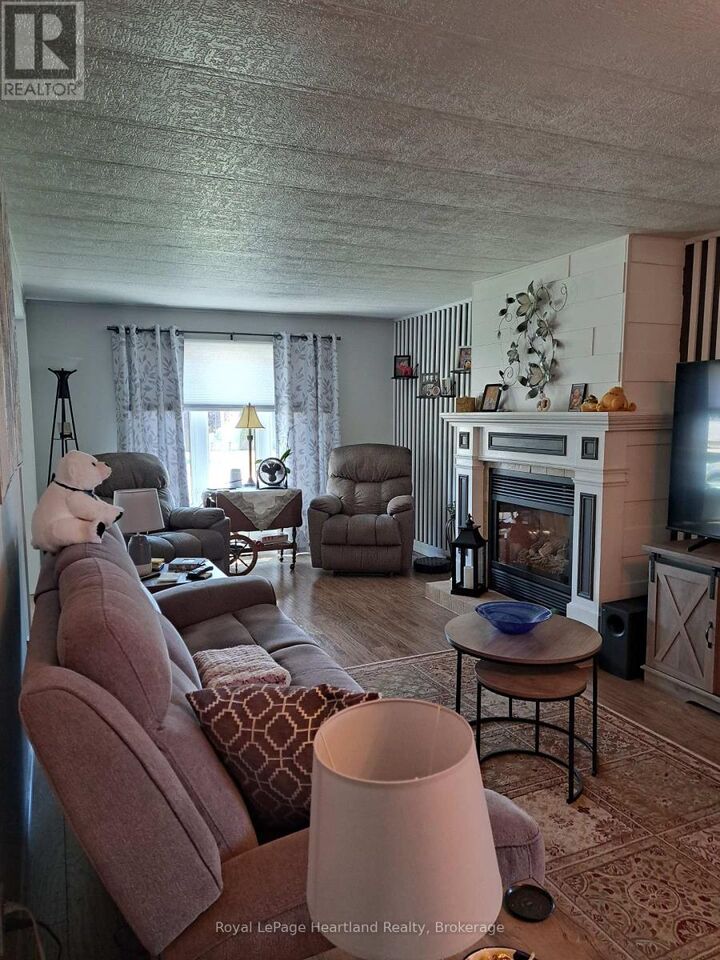 Property Photo:  27 Stewart Street  ON N7G 1A1 