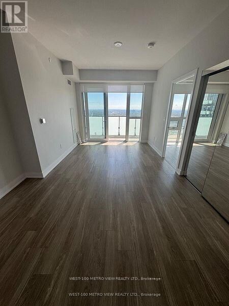 Property Photo:  430 Square One Drive 3807  ON L5B 0L6 