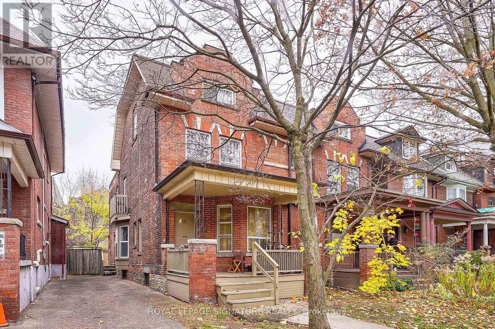 Property Photo:  557 Markham Street 101  ON M6G 2L6 
