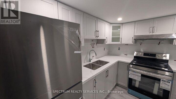 Property Photo: 1525 Cranberry Crescent Bsmt ON L9T 7E7