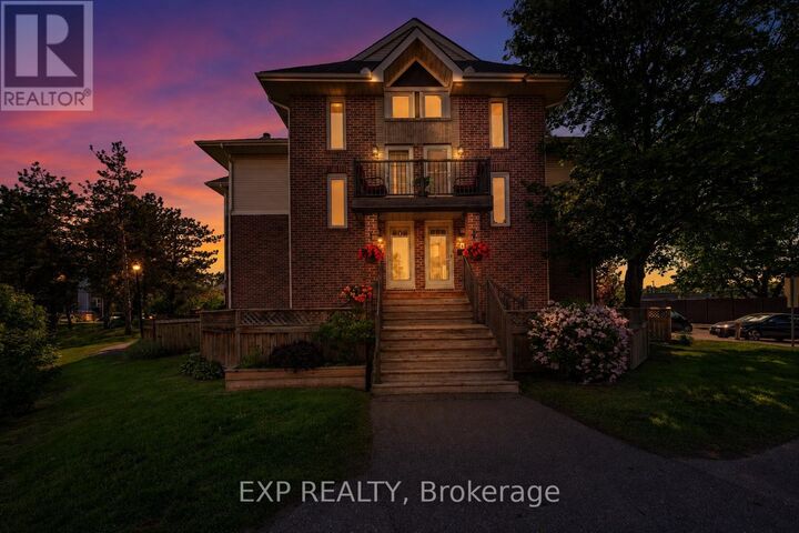 Property Photo:  2 Stonebank Crescent 7  ON K2H 9M1 