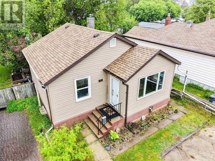 Property Photo:  251 Brock St E  ON P7E 4H3 