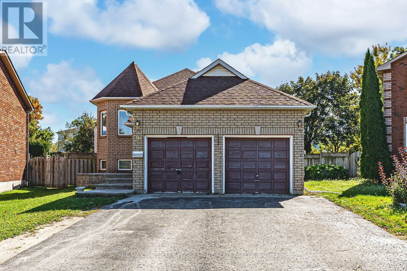 Property Photo:  9 Kestrel Court Lower  ON L4M 6P6 