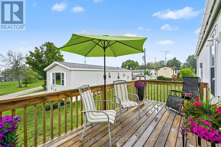 Property Photo: 261 Hillview Road ON K7H 3C8