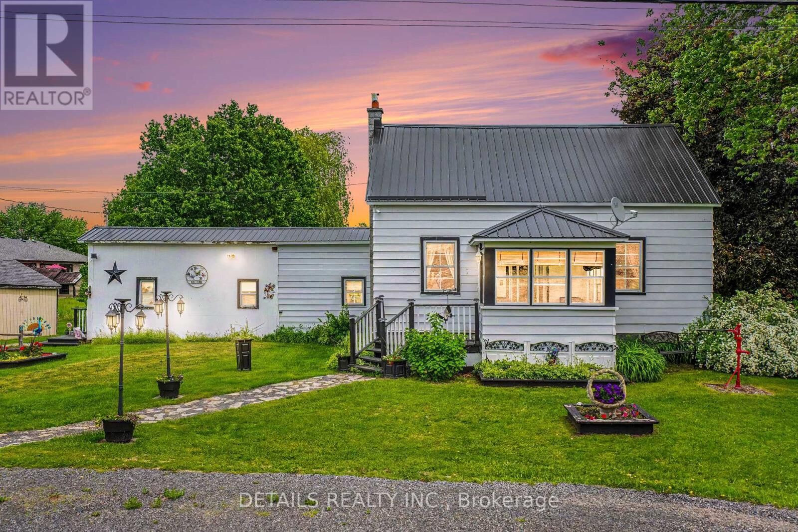 Property Photo:  243 South Gower Drive  ON K0G 1J0 