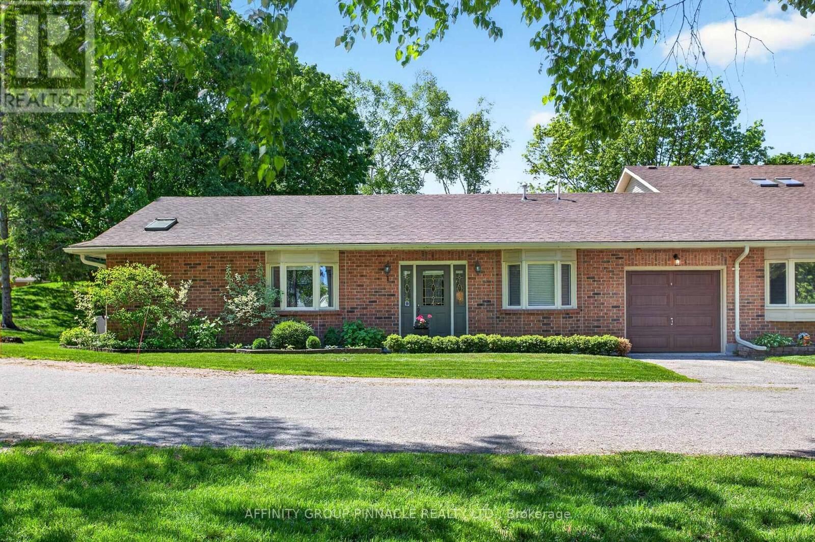 Property Photo:  90 Parklawn Boulevard 1  ON L0K 1A0 