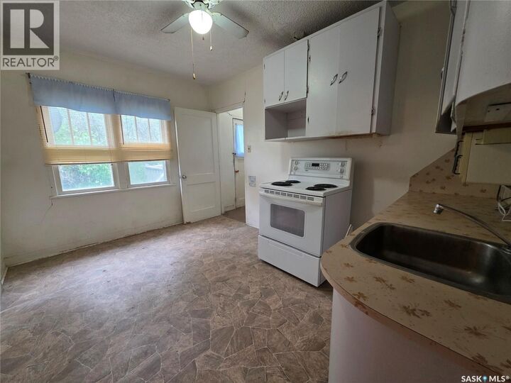 Property Photo:  534 1st Avenue NW  SK S9H 0N6 