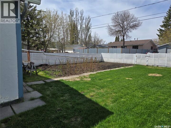 Property Photo: 727 10th Street SK S0K 2A0