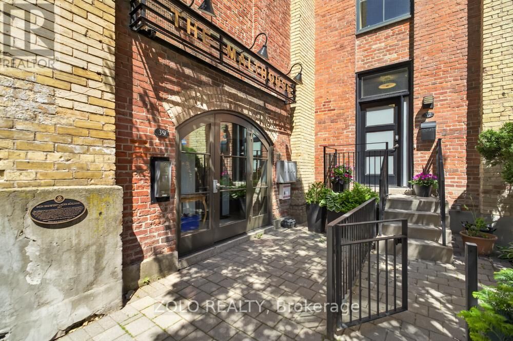 Property Photo:  39 Old Brewery Lane 3  ON M5A 3P2 