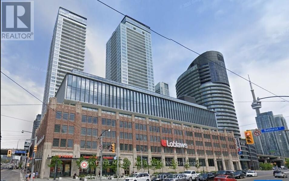 Property Photo: 17 Bathurst Street 1512 ON M5V 0N1