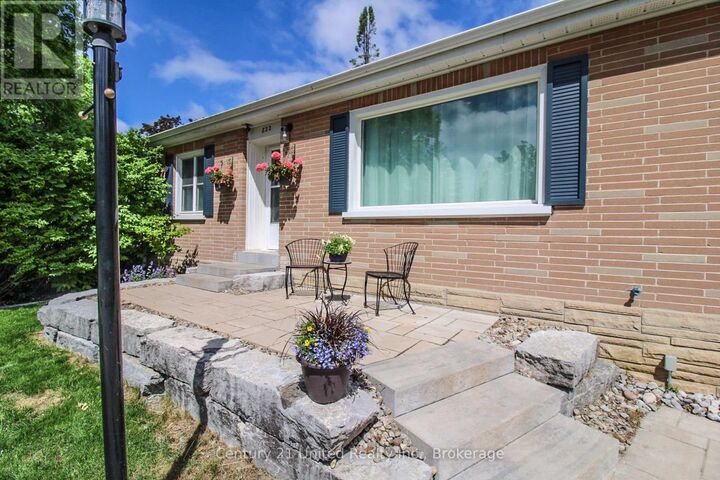Photo de la propriété: 822 Argyle Street ON K9H 5T3