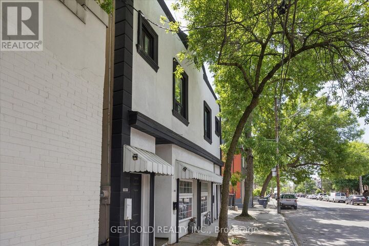 Photo de la propriété: 1089-1091 Dovercourt Road ON M6H 2X7