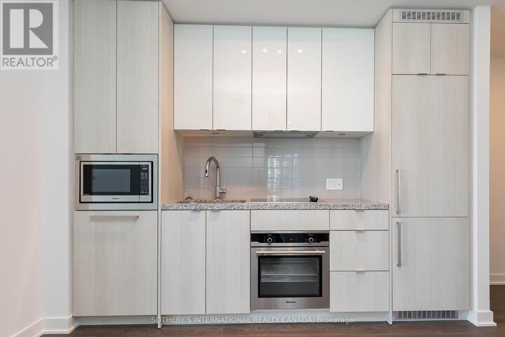 Property Photo:  125 Blue Jays Way 2305  ON M5V 0N5 