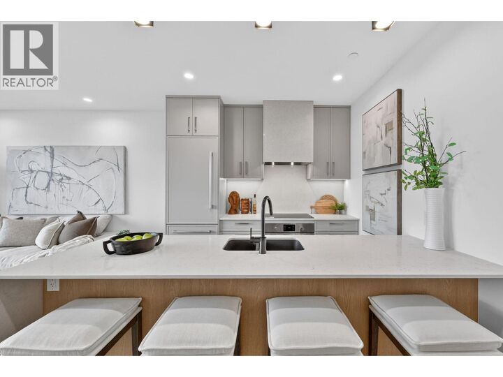 3340 Lakeshore Road 803 — photo 1