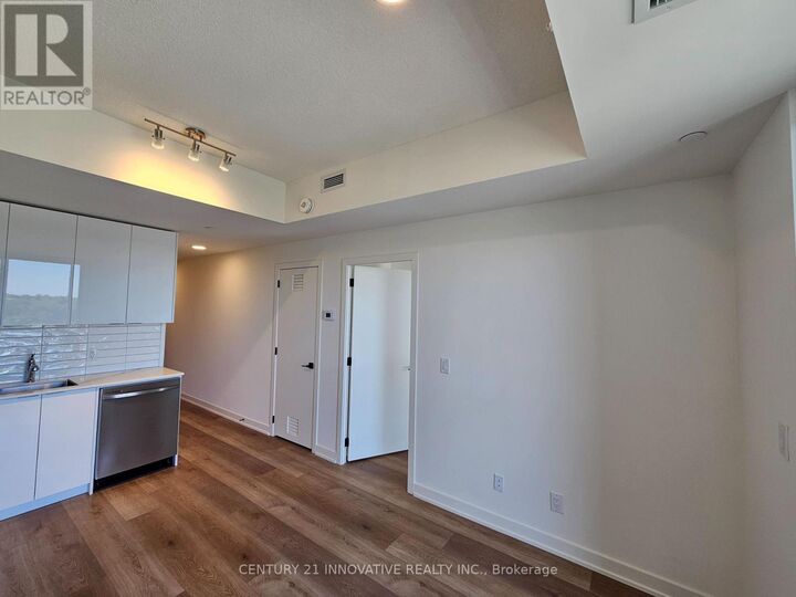 Property Photo: 33 Erie Avenue 807 ON N3S 0K7