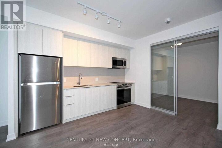 Property Photo:  357 King Street 3709  ON M5V 1K1 