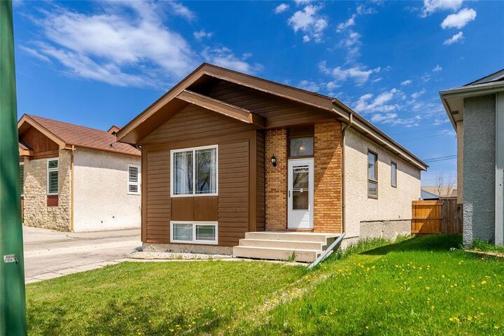 Property Photo:  222 Weitzel Street  MB R2R 2M7 