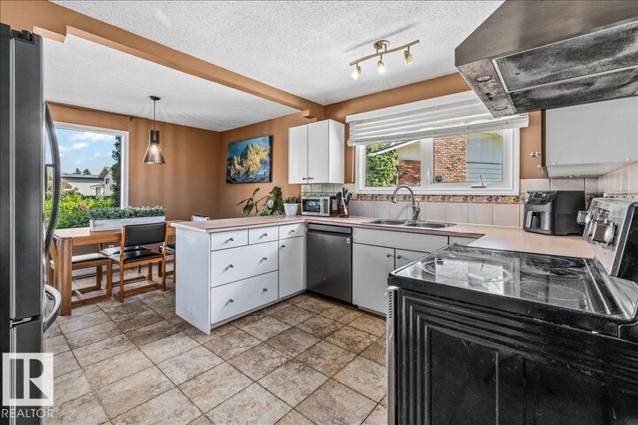Property Photo: 135 Homestead Crescent NW AB T5A 2Y1