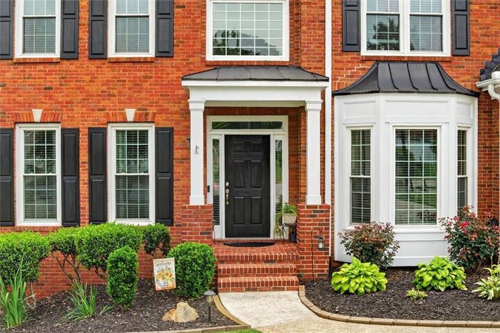 Property Photo: 933 Hawk Creek Trail GA 30043