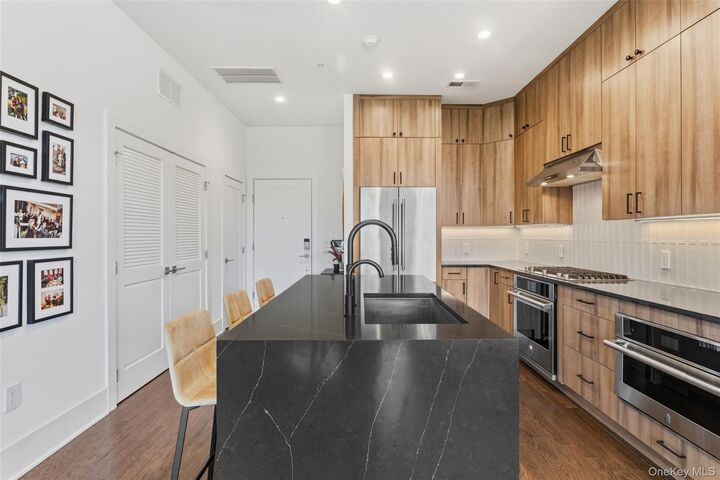 Property Photo:  100 Legend Drive 206  NY 10591 