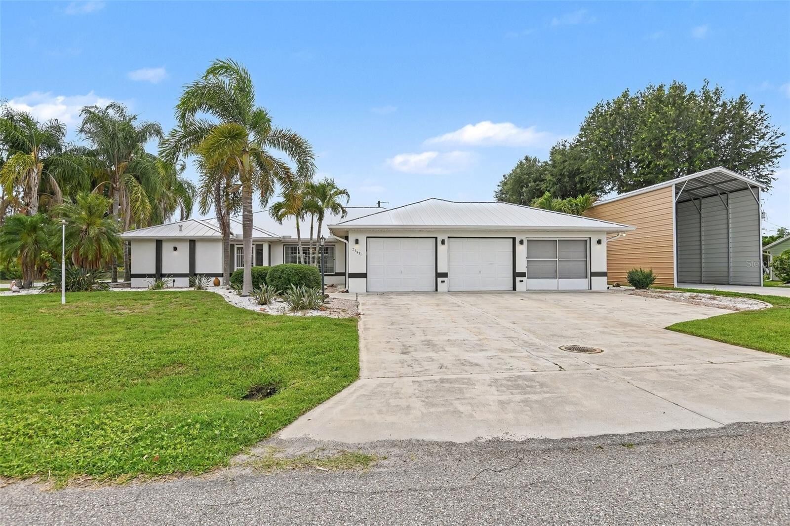 Property Photo: 23531 Dunstan Avenue FL 33954