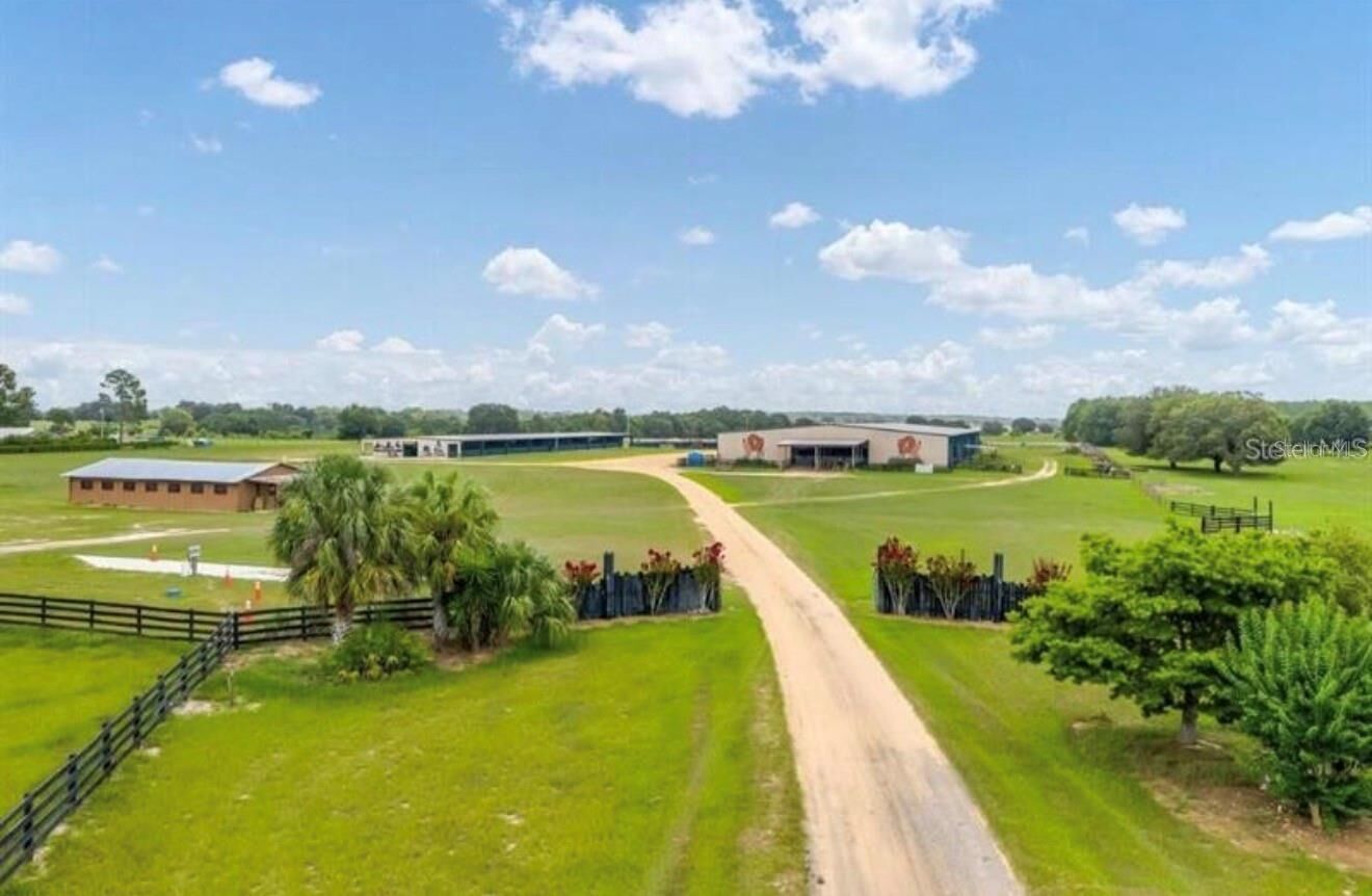Property Photo: 40812 Grays Airport Road FL 32159
