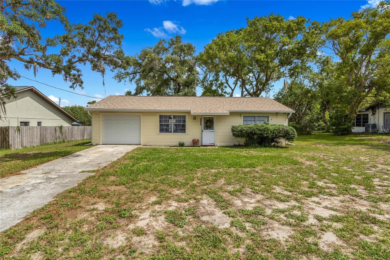 Property Photo:  1733 Larkin Road  FL 34608 