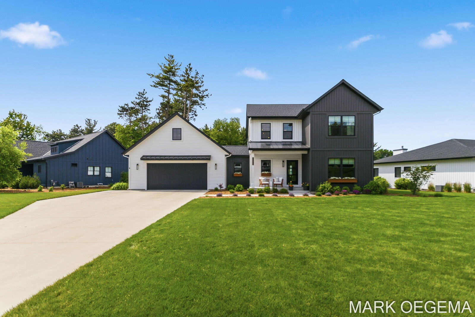 Property Photo:  2721 Pinehill Drive  MI 49424 