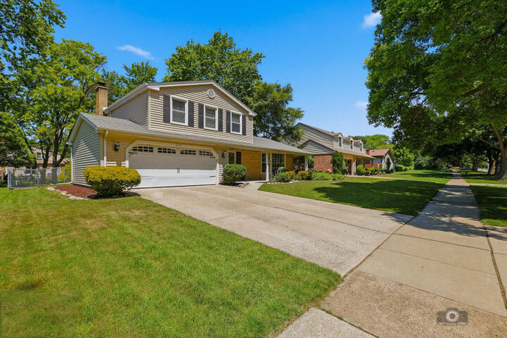 Property Photo:  619 E Bauer Road  IL 60563 
